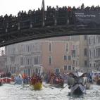 5c8b82f9360000c81a6d443c