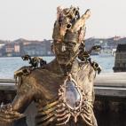 5c8b8301230000dd0424eb77