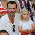 En brazos de su padre durante un concierto en Palma de Mallorca.