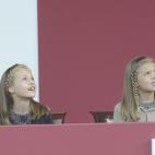 Junto a su hermana en el desfile del 12 de octubre, con sus caracter&iacute;sticas trenzas con las que eran peinadas cuando eran m&aacute;s peque&ntilde;as.