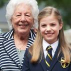 Con su bisabuela Menchu en uno de los días más importantes, el de su primera comunión.