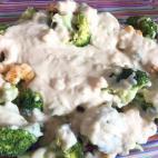 El brócoli gratinado con bechamel es un clásico pero ¿te habías planteado lo de las gambitas? Le da un punto original, y la receta es bien sencilla.