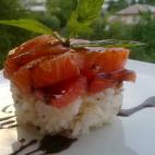 Aunque la mezcla pueda parecer sorprendente, el punto italiano se lo dan el arroz, la menta, el vinagre balsámico de Módena… ¡y la sandía! Si te animas la receta es muy sencilla.