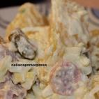 La Kartoffelsalat (en Austria denominada también Erdäpfelsalat) es una de las recetas más conocidas de la cocina alemana. Se trata de un plato compuesto principalmente por patatas cocidas acompañadas de diferentes ingredientes. Para ésta ne...