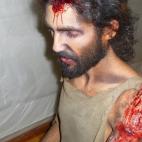 Se puede dar un aspecto más cadavérico oscureciendo las arrugas de la casa, los pómulos y las sienes.