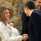 5c8b2043240000f404a4275c