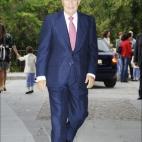 Tiene 3.450 millones y es presidente de OHL. El octogenario posee el 61% de la constructora, pero además, es dueño de Fertiberia y Ferroatlántica y accionista de control en Colonial (24,4%) y Santander (0,25%), donde además es consejero, co...