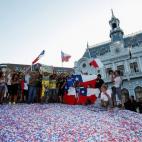 Esta encantadora ciudad chilena da paso en diciembre a su verano, por lo que es el destino ideal para cambiar los paraguas por las sombrillas de sol. En la imagen, celebraciones del rally Dakar en Valparaíso.