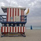 La maleta debe ser ligera para viajar a Miami en invierno: camisetas y pantalones cortos, protector solar, gafas de sol y bañador. No se necesita mucho más para disfrutar de la famosa playa de South Beach. Bueno, sí: si eres aficionado al sur...