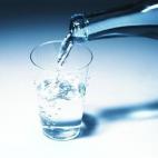 La doctora Guadalupe Blay cita la hidratación como uno de los tres pilares de la salud. Si bien hay que mantenerse hidratado todo el año, con la llegada del calor es todavía más importante, ya que eliminamos más líquido. Asimismo, el agu...