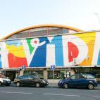 El antiguo Mercado de la Cebada, ubicado en el madrileño barrio de La Latina, ha sufrido un ambicioso proyecto de lavado de cara. Fachada y cúpulas son ahora un colorido lienzo para el arte urbano del colectivo Boamistura bajo el mecenazgo de ...