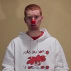 Fundamental la cara triste... Si no te quedas en payaso. Vía LaCentrall/YouTube