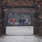 5c8b245a240000f404a43309