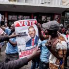 5c8a61fb260000e104fe47f1