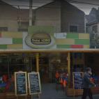 Pequeño pero chistoso el nombre de este local situado en Santiago de Chile.