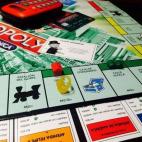 Vamos a por el segundo barrio, y a por más más casas. Una forma de conseguirlas es pedírselas a otros seguidores cuando caigan en tus propiedades y no puedan pagarte (si tienes cuatro casas caer en tu casilla la renta a pagar no será ninguna...