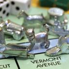 Aquí llegará la frustración. "Si perder en un juego clásico de Monopoly es frustrante, perder con esta estrategia es atroz, humillante", explica el jugador en imgur. "Tu objetivo es jugar de forma conservadora, asegurándote los recursos y h...