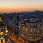 Acompa&ntilde;ado de un refresco, podr&aacute;s ver c&oacute;mo es la capital desde lo m&aacute;s alto de la terraza del C&iacute;rculo, situado entre la calle Alcal&aacute; y Gran V&iacute;a. Con unas vistas espectaculares de las zonas m&aacute...