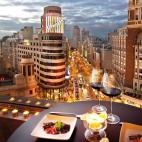 En la novena planta del conocido centro comercial de la calle Preciados se encuentra una amplia terraza repleta de experiencias gastron&oacute;micas en la que disfrutar de la famosa v&iacute;a madrile&ntilde;a durante el atardecer. Adem&aacute;s...