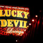 Un club de striptease se reinventa por el coronavirus