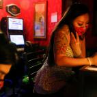 Un club de striptease se reinventa por el coronavirus