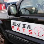 Un club de striptease se reinventa por el coronavirus