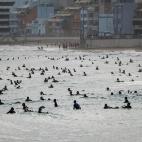 Surfistas en Las Canteras (Gran Canaria)
