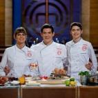 Pedro Sánchez se ha referido en su discurso a "los maestros de la alta cocina", que "enseñan que los sabores auténticos son los que mejor se entremezclan". Siguiendo el mismo hilo, Joan Baldoví, portavoz de Compromís, ha comparado al líder...