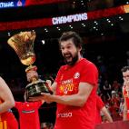 Basketball - FIBA World Cup - Final - Argentina v Spain - Wukesong Sport Arena, Beijing, China - September 15, 2019 Spain's Sergio Llull celebrates with the trophy after winning the FIBA World Cup REUTERS/Kim Kyung-Hoon