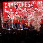 Fiesta de celebración del título en la plaza de Colón