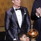 Cristiano Ronaldo Jr. acompañó a su padre para recibir el galardón a Mejor Jugador 2013, Balón de Oro de la FIFA.