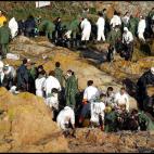 Trabajadores y voluntarios en las Rias Baixas