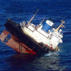 El petrolero se hundió finalmente a 250 km de la costa