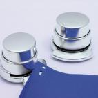 Parecen posavasos o algo similar, pero son grapadoras (y sí, tampoco necesitan grapas).