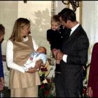 En la presentación de su segundo hijo, Pablo Nicolás, en el año 2000.