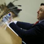 El portavoz del PP, Rafael Hernando, tiene una vivienda de 128 metros en Madrid y un apartamento en alquiler en Almería, y un plan de pensiones de 108.190 euros; otros 26.126 en cuentas corrientes y acciones por valor de 6.857 euros. Debe 138.6...