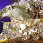 Cecilia Navarro Arteaga, con la fantasía 'Arena Blanca del desierto', tras ser proclamada Reina del Carnaval