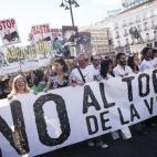 5c8ab913250000bd05819f56