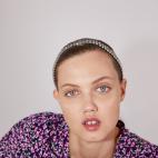 Ultra ligera, el&aacute;stica y para que brilles, como dir&iacute;a Rosal&iacute;a, sin necesidad de highligter. Puedes comprarla en Zara por 12,95 euros.﻿