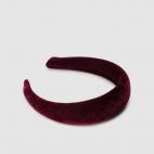 De terciopelo burdeos y con volumen, esta diadema salvar&aacute; cualquier evento este oto&ntilde;o/invierno. Es de Siena y puedes comprarla en El Corte Ingl&eacute;s por 14,95 euros.