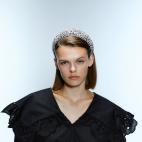 Este modelo acolchado y con aplicaciones en joya te solucionar&aacute; la Nochevieja, o cualquier evento que se preste a un toque de brilli-brilli. Puedes comprarla en Zara por 19,95 euros.