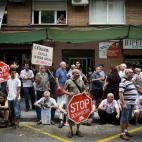 Miles de afectados por la legislación hipotecaria han salido a la calle en estos dos años de gobierno de Mariano Rajoy. Mejor dicho: se han atrincherado en casa y frente a los domicilios de personas a las que la crisis y la banca querían echa...