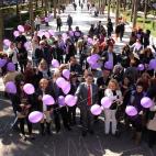 La crisis no sólo es una palabra de género gramatical femenino, sino también una lacra a la que están más expuestas las mujeres. La brecha salarial, ya un hecho en los años de bonanza, se agrava con la crisis. Quedarse embarazada es más...