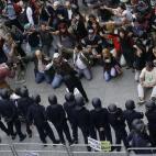 Varias manifestaciones han tenido a las instituciones como principales objetivos. El motivo es el creciente descontento social sobre la clase política, la corrupción y la falta de soluciones a la crisis económica. El 25-S (por el 25 de sept...