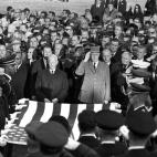 5c8b1e2f360000ba1a6c8136