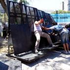 5c8a4309240000f404a2d8a0