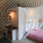 Es la típica vivienda utilizada por los nómadas de la estepa en Asia central, pero localizada en un lugar más cercano: la bella Italia. Dentro de Yurta hay lugar para dos huéspedes, cocina, calefacción, una cama y bañera king size. El com...