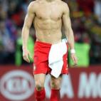 5c8a44e7250000580680eb4c