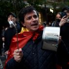 MADRID, SPAIN - MAY 13: Groups of people participate with Spanish flags, hitting saucepans and shouts calling for the resignation of the government and against the government's management of the coronavirus crisis during a protest by residents o...