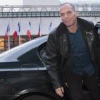 5c8a7a18250000bd05813042